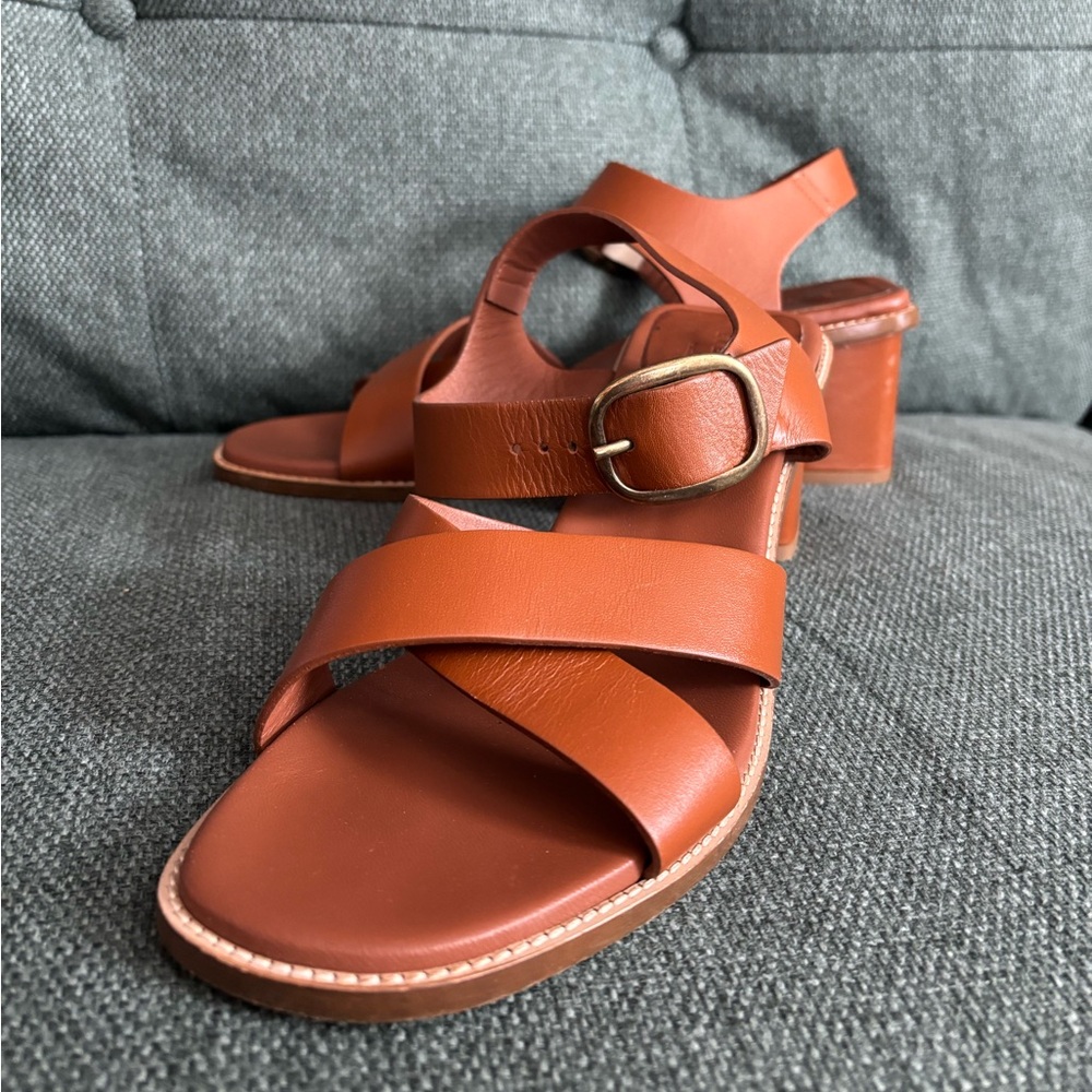 Everlane Italian Leather Buckle Sandals Size 10